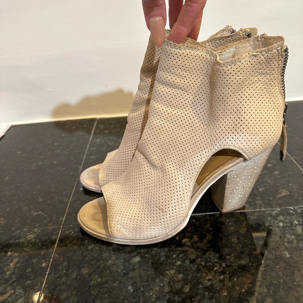 Booties. - Picture 3 of 5